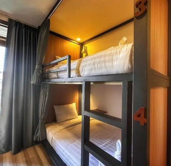ルームシェアのワンベッド, Hostel By Monsoon Riverside
