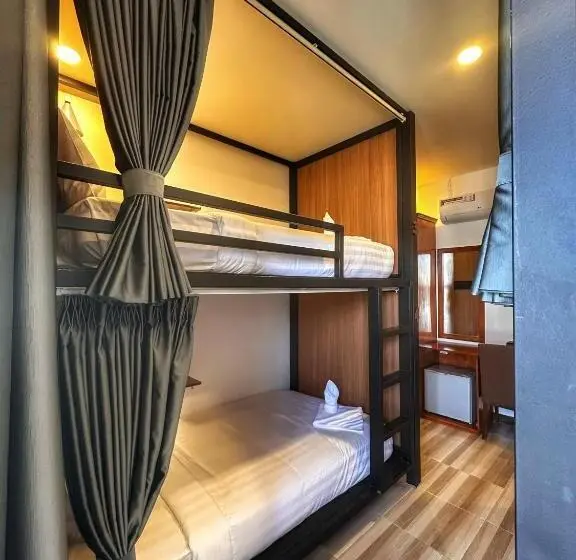 ルームシェアのワンベッド, Hostel By Monsoon Riverside