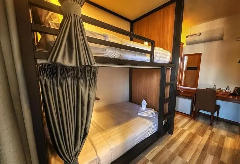 ルームシェアのワンベッド, Hostel By Monsoon Riverside