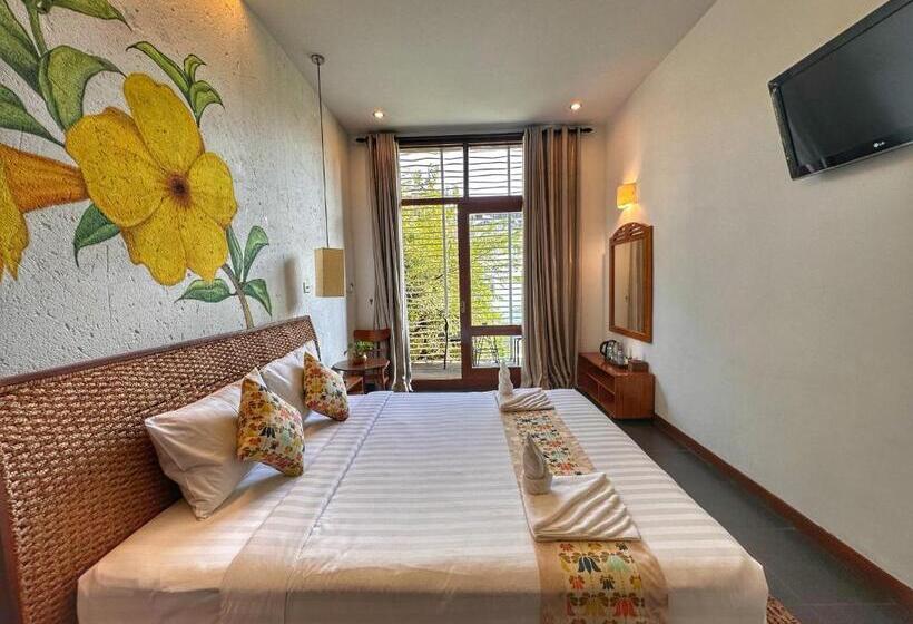 חדר דלוקס עם מרפסת, Hostel By Monsoon Riverside