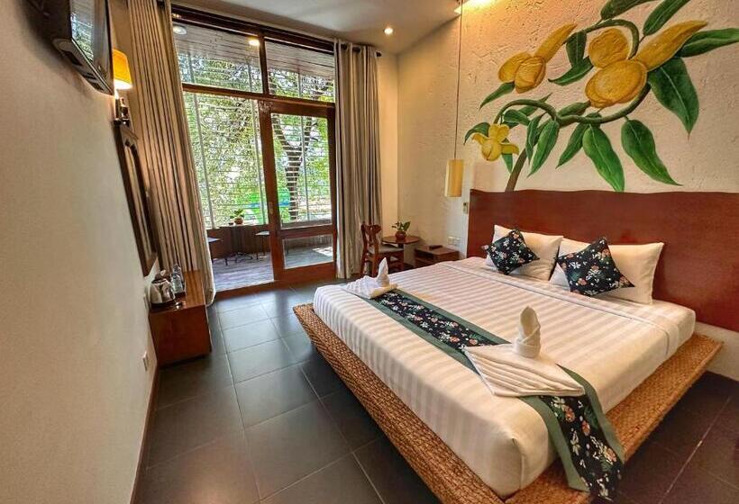 חדר דלוקס עם מרפסת, Hostel By Monsoon Riverside