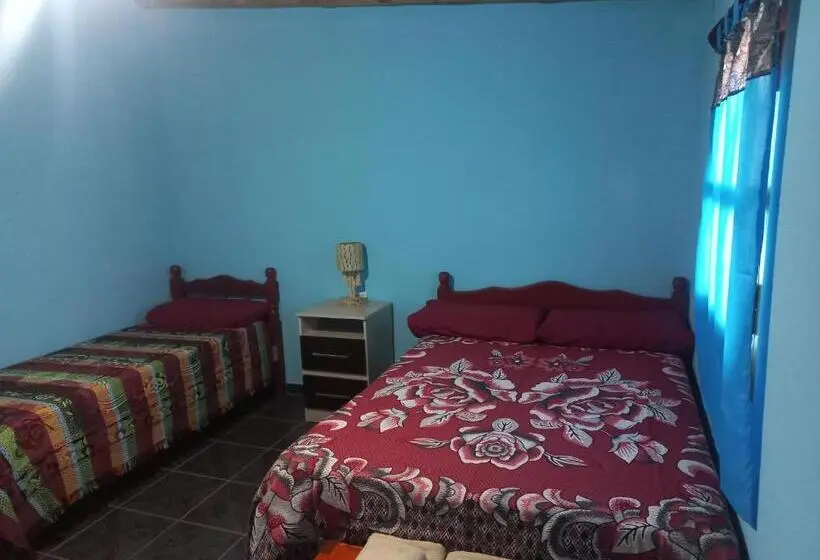 اتاق استاندارد سه نفره, Casa De Familia