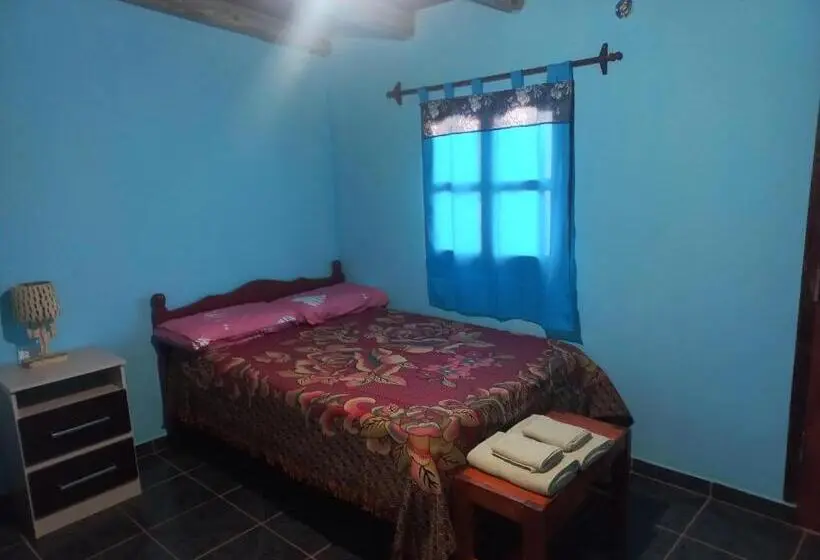 اتاق استاندارد سه نفره, Casa De Familia