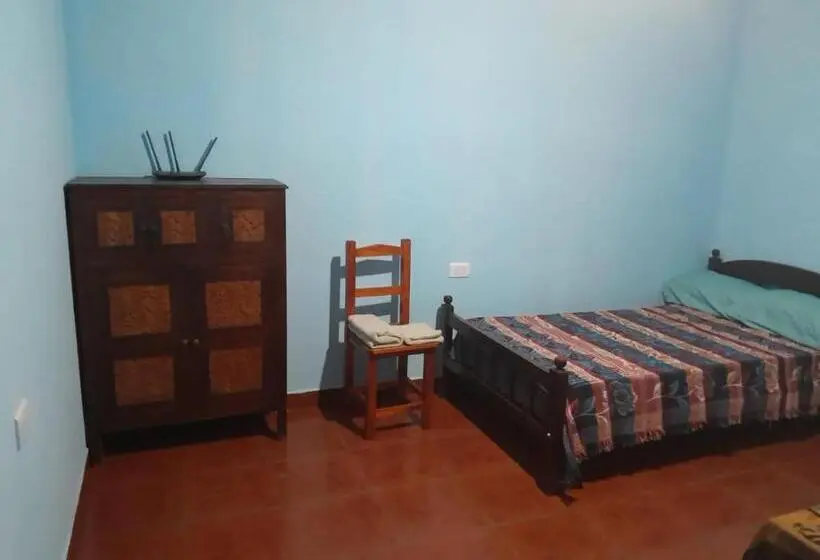 اتاق استاندارد یک نفره, Casa De Familia