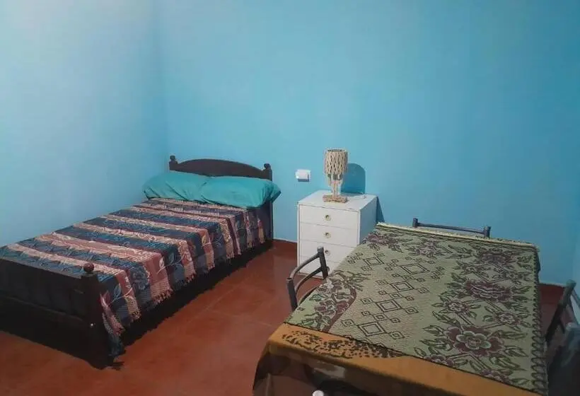 اتاق استاندارد یک نفره, Casa De Familia