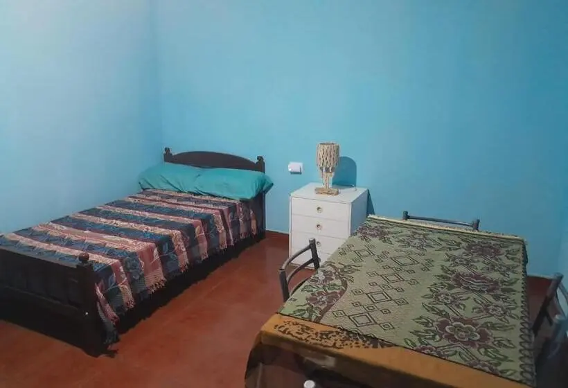 اتاق استاندارد یک نفره, Casa De Familia