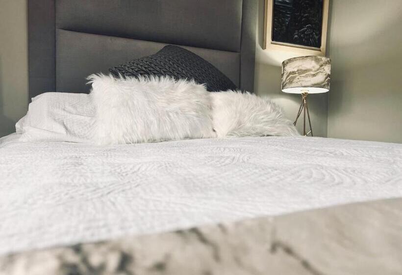 חדר סטנדרט נוף לבריכה, Elizabeth The 7th