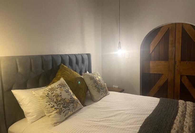 חדר משפחתי, Elizabeth The 7th