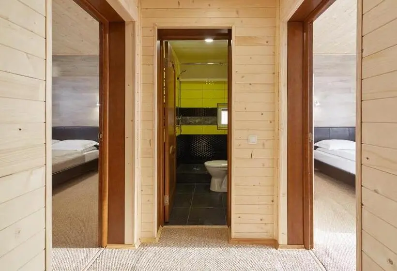 バス共有のスタンダードルーム, Woodvel House