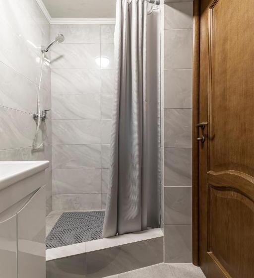 غرفة قياسية, Woodvel House