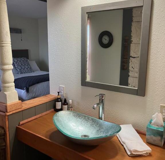 غرفة قياسية ثلاثية, Prairie Rose Inn