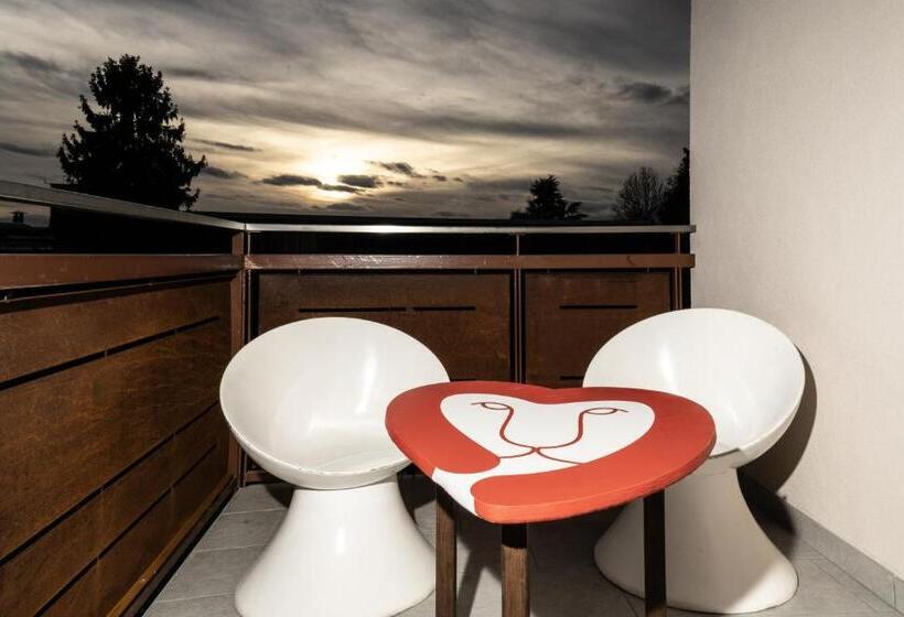 Четырехместный Номер Deluxe, M App