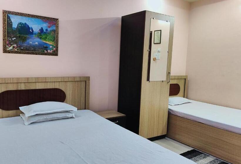 اتاق لوکس سه تخته, Gulab Lodge