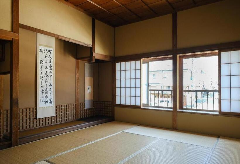 חדר סטנדרטי לארבעה עם חדר אמבטיה משותף, 信州善光寺 薬王院