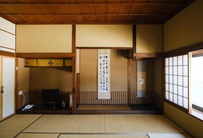 חדר סטנדרטי לארבעה עם חדר אמבטיה משותף, 信州善光寺 薬王院