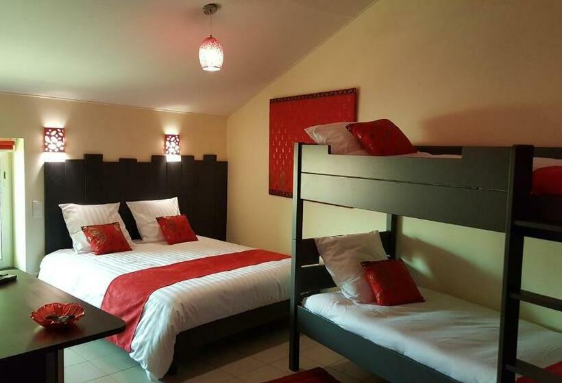 חדר סטנדרט לארבעה, Chambre D´hôtes Léonie & Restaurant