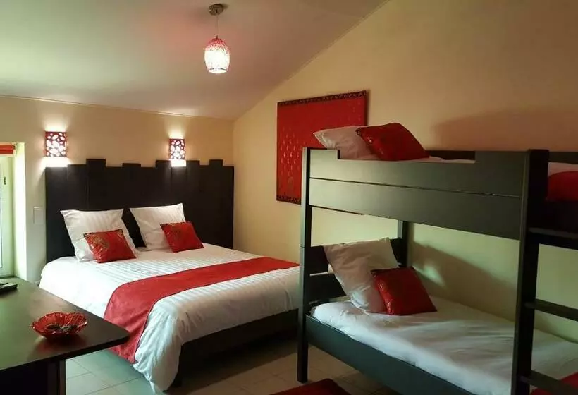 スタンダード４人部屋, Chambre D´hôtes Léonie & Restaurant