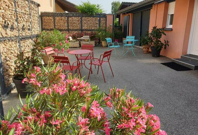 חדר סטנדרט לארבעה, Chambre D´hôtes Léonie & Restaurant