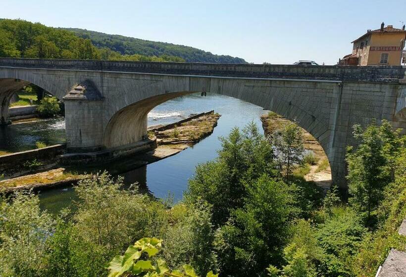 חדר סטנדרט לארבעה, Chambre D´hôtes Léonie & Restaurant