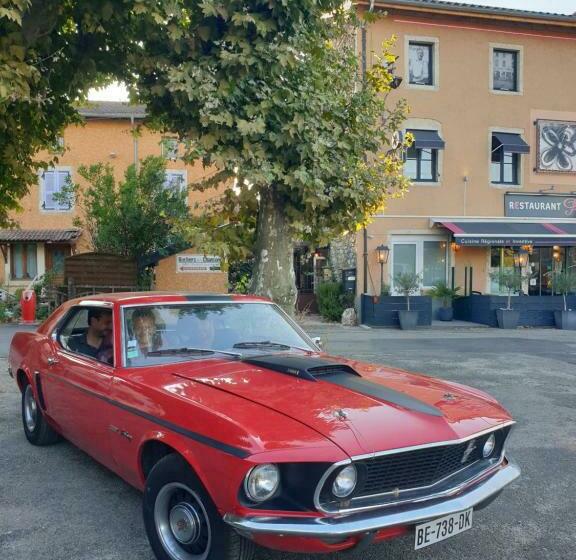 חדר סטנדרט לארבעה, Chambre D´hôtes Léonie & Restaurant