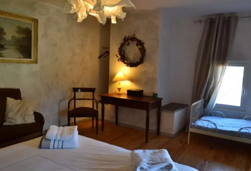 Perhesviitti, La Ferme Pateli