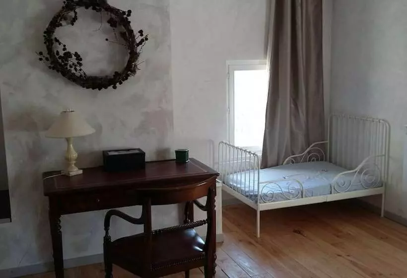 Perhesviitti, La Ferme Pateli