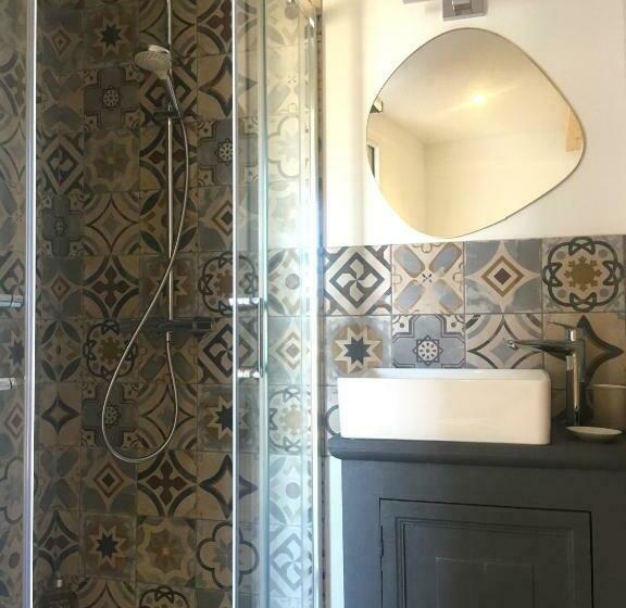 شقة غرفة واحدة, La Grande Maison