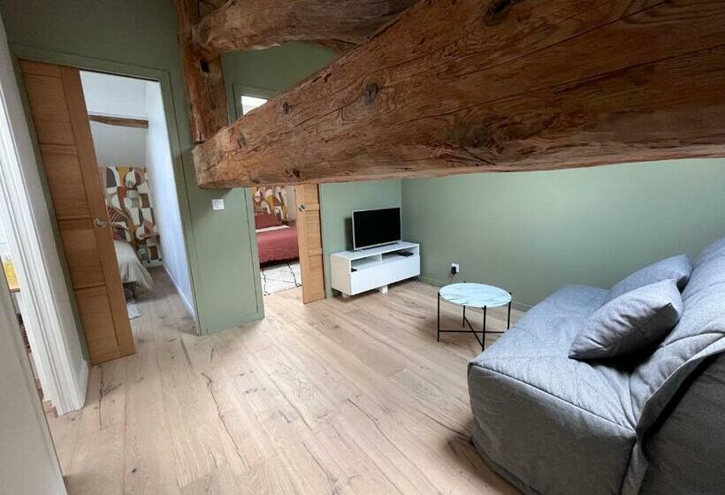 شقة غرفة واحدة, La Grande Maison