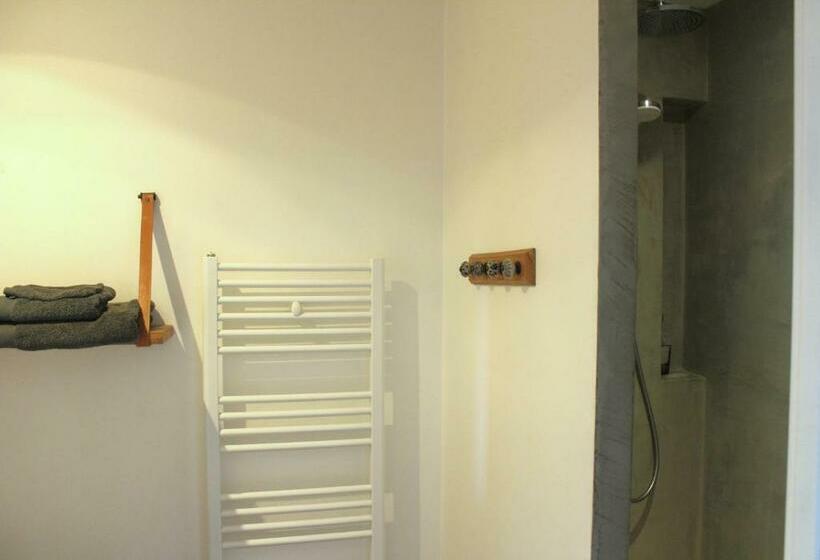 غرفة قياسية, La Grande Maison