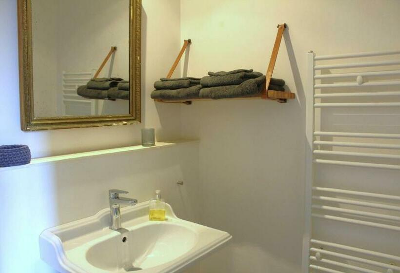 غرفة قياسية, La Grande Maison