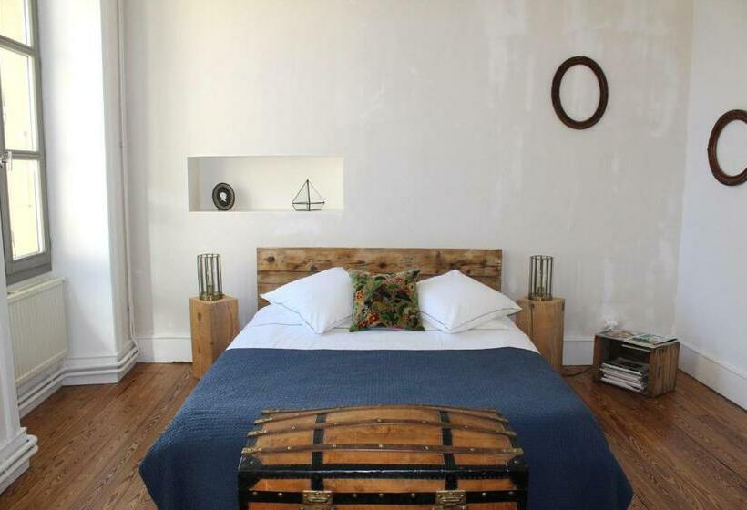 غرفة قياسية, La Grande Maison