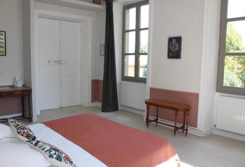 غرفة عائلية, La Grande Maison