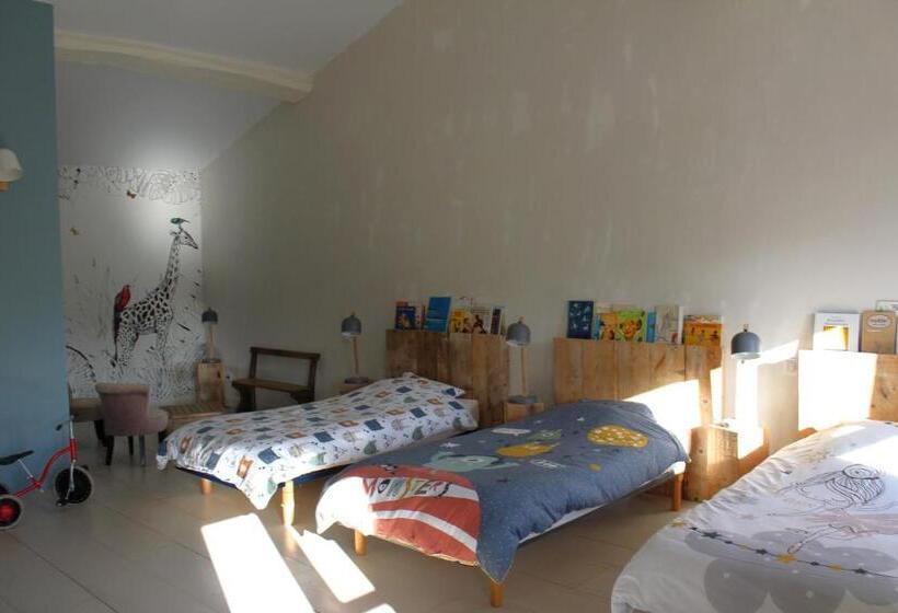 جناح عائلي, La Grande Maison