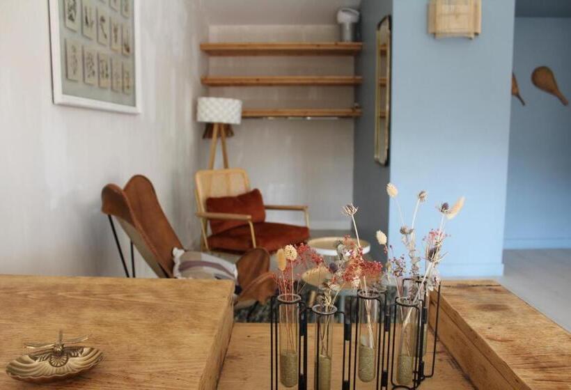 جناح عائلي, La Grande Maison