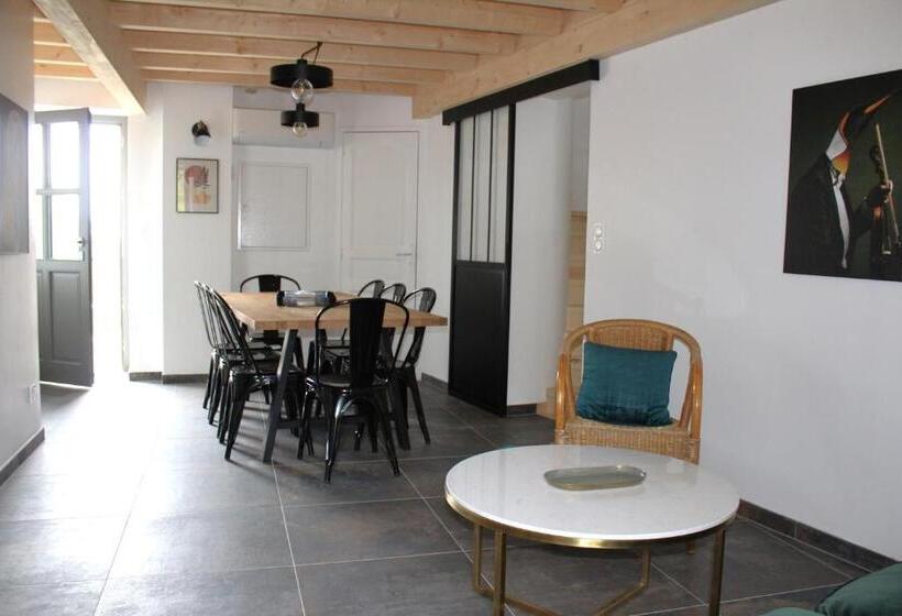 شقة غرفة واحدة, La Grande Maison