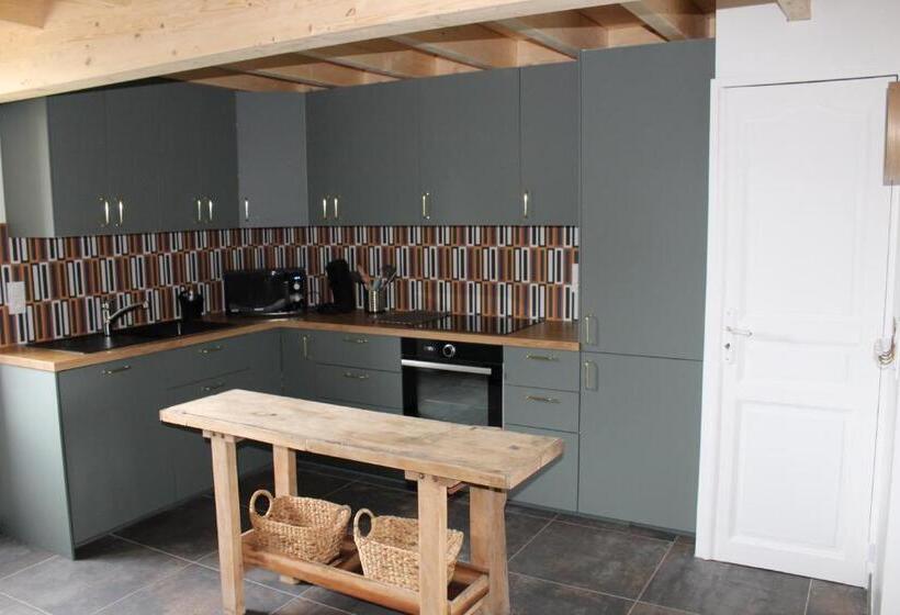 شقة غرفة واحدة, La Grande Maison