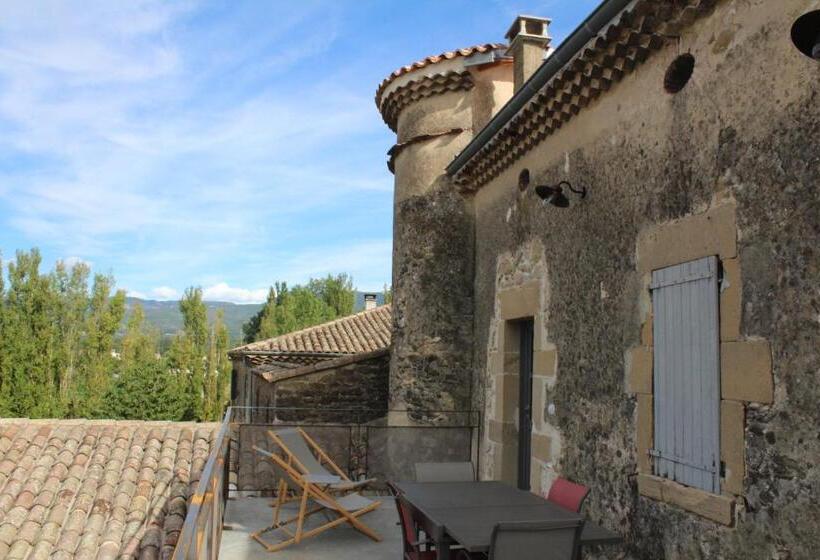 شقة غرفة واحدة, La Grande Maison