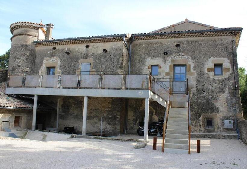 شقة غرفة واحدة, La Grande Maison