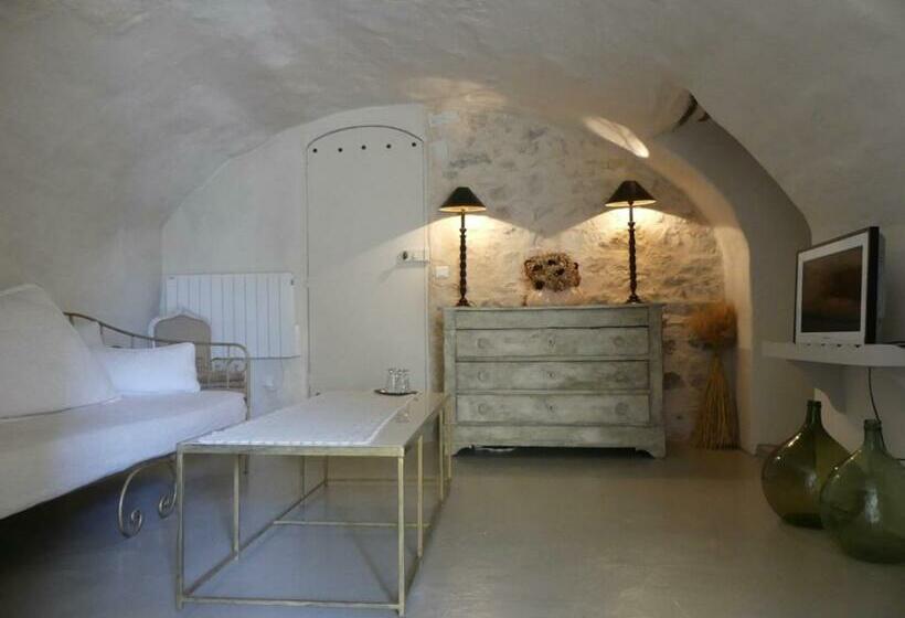 Люкс, Les Vieux Murs