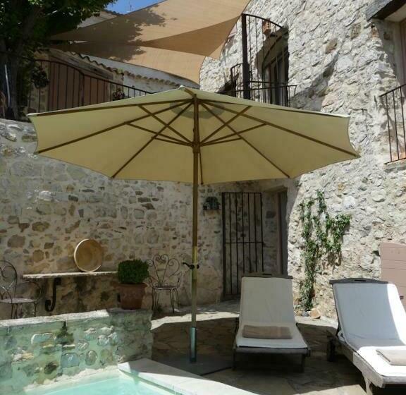 Люкс, Les Vieux Murs