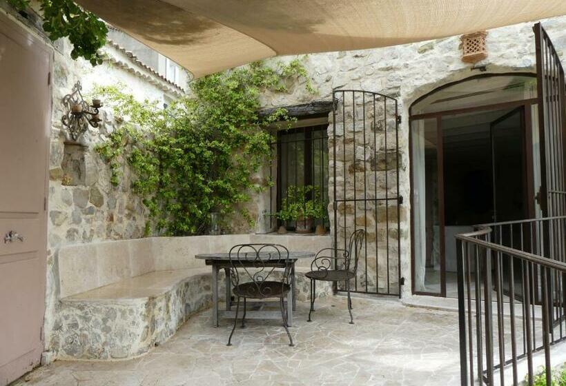 Люкс, Les Vieux Murs