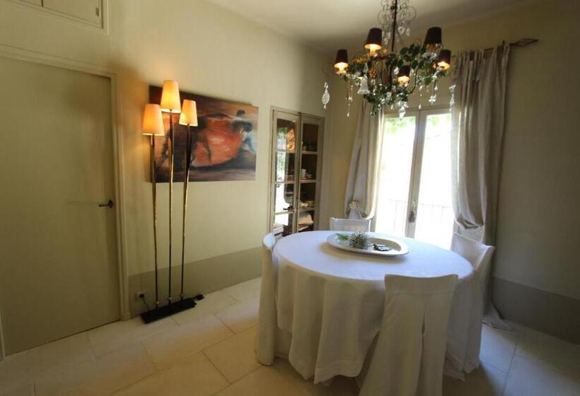 Люкс, Les Vieux Murs