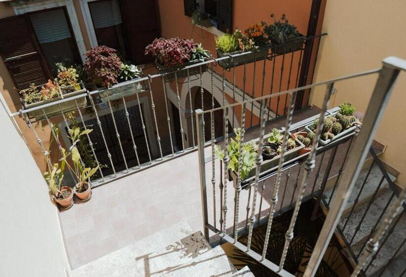 اتاق استاندارد با تخت بزرگ, Romeo Giulietta
