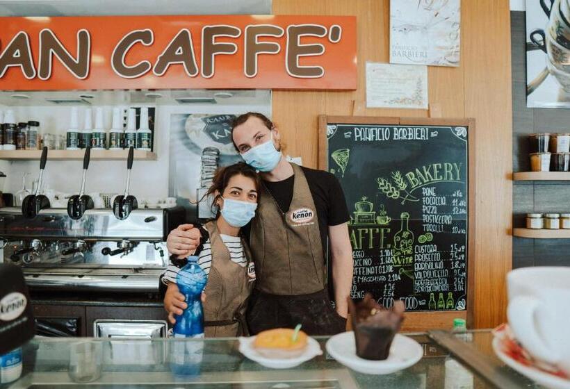 اتاق لوکس با تخت بزرگ, Romeo Giulietta