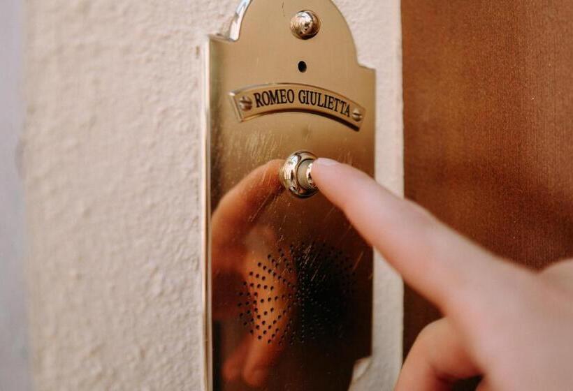 اتاق استاندارد با تخت بزرگ, Romeo Giulietta