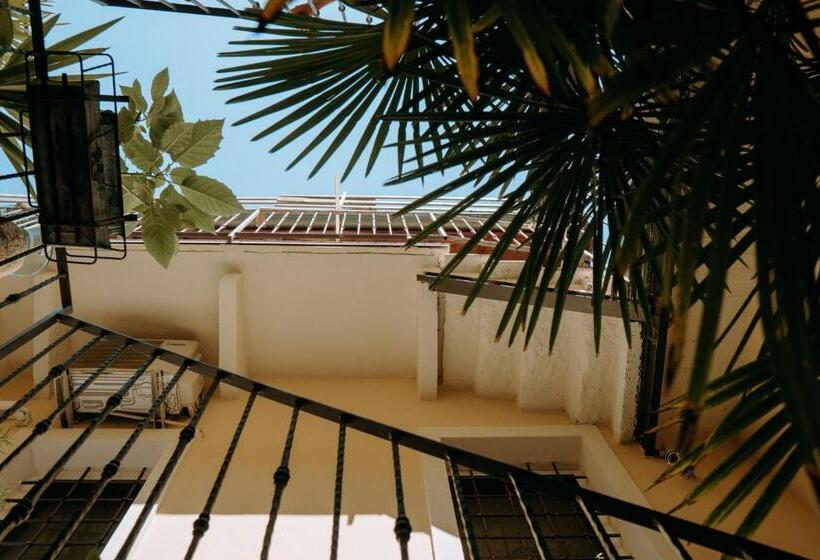 اتاق لوکس با تخت بزرگ, Romeo Giulietta