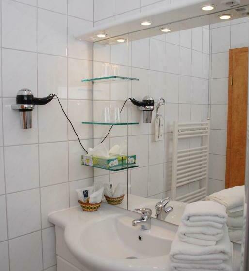 Номер Стандарт, Alte Schule