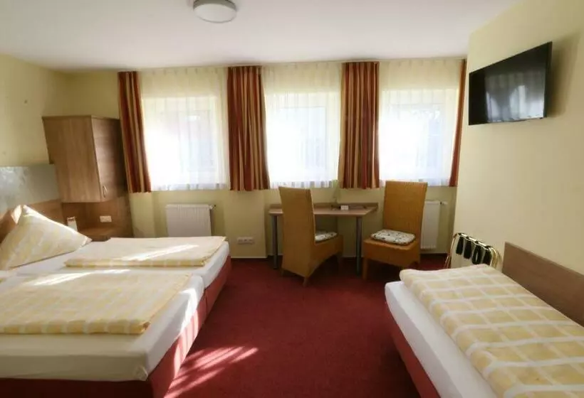 Standard Kolmen Hengen Huone, Gasthof Krancher