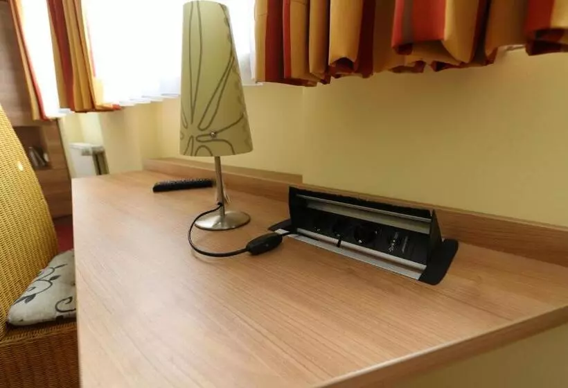 Standard Kolmen Hengen Huone, Gasthof Krancher