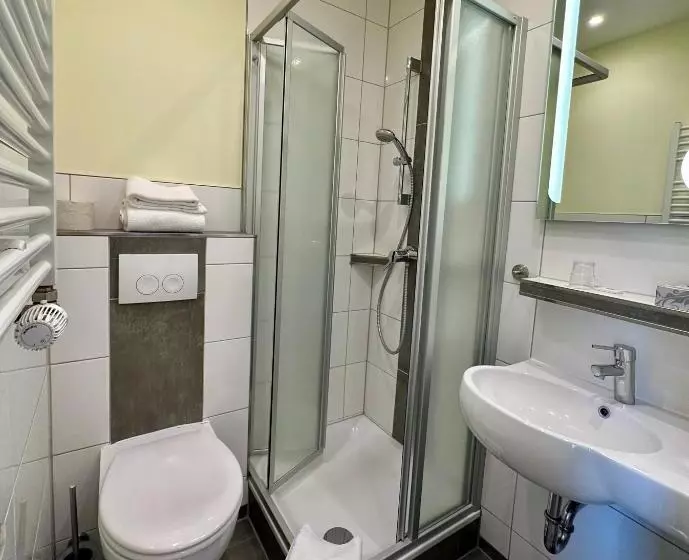 Standard Yhden Hengen Huone, Gasthof Krancher